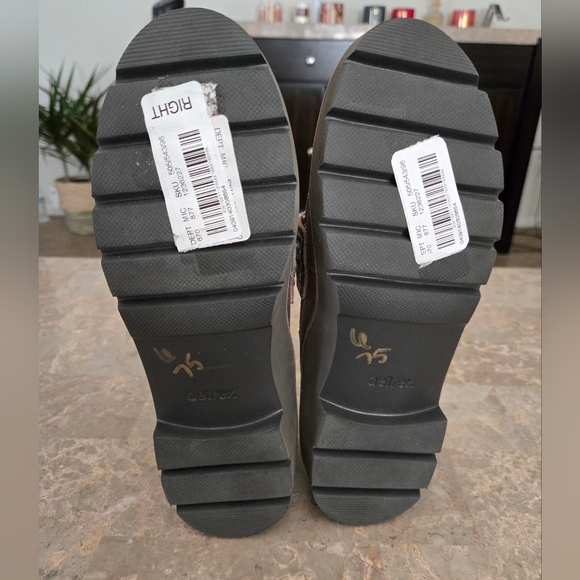 Women's Aetrex Collette Brushed Silver Leather.  Size 36/  US 6.5 - Picture 5 of 7